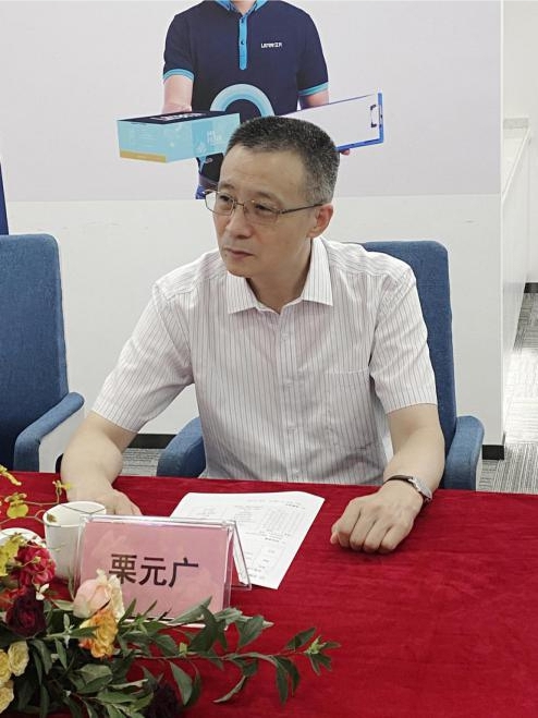 中國消費者協(xié)會(huì )副秘書(shū)長(cháng)栗元廣