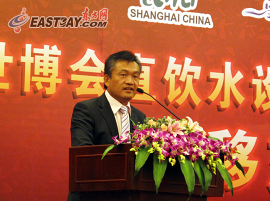 陳良剛在上海世博會(huì )直飲水設備交付儀式上發(fā)言