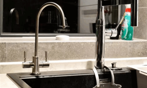 水土不服怎么辦？全屋凈水定制專(zhuān)家為你解答